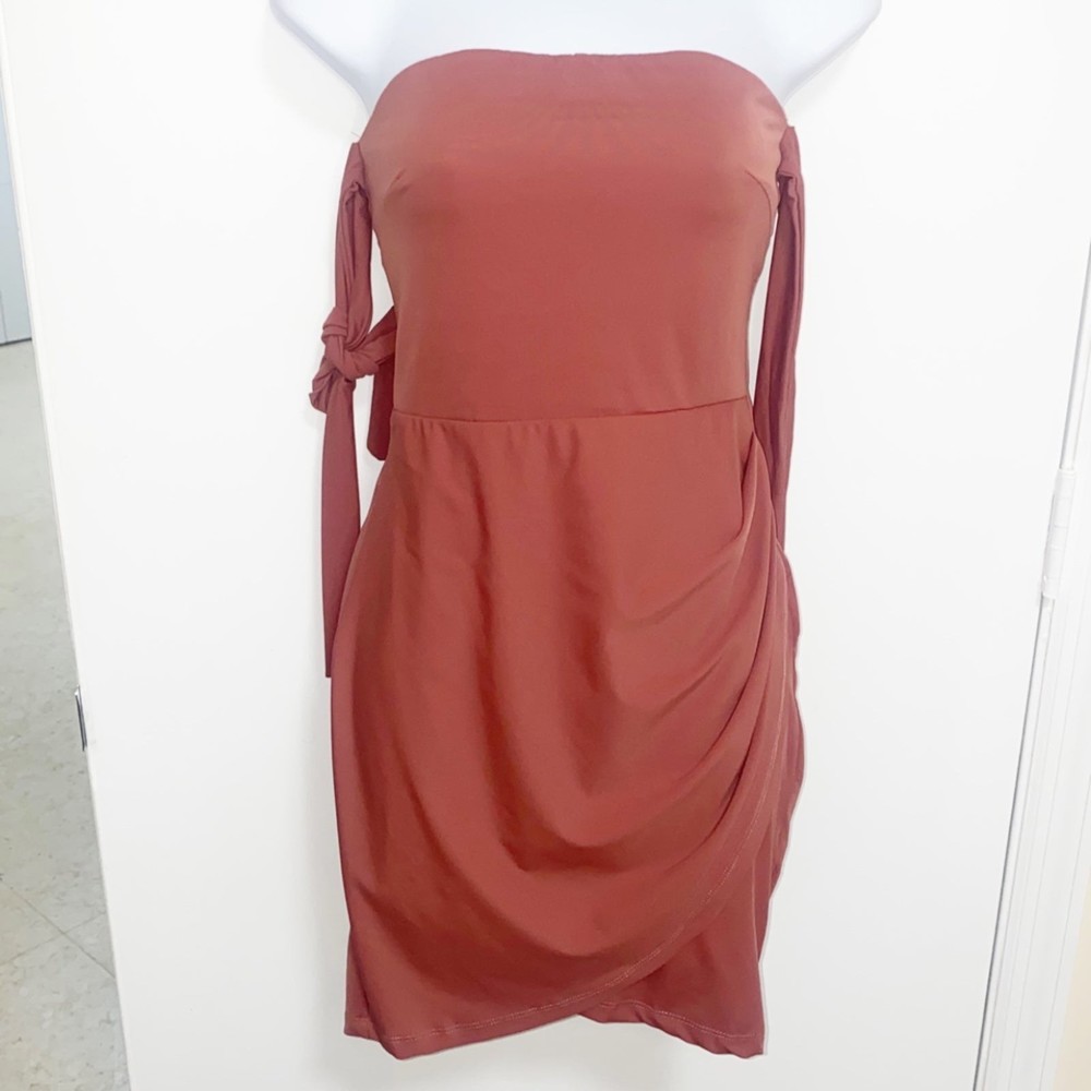 NWOT HELLO MOLLY OFF THE SHOULDER DRESS SIZE US 10